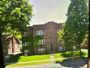 Building Photo - 1098 Western Ave