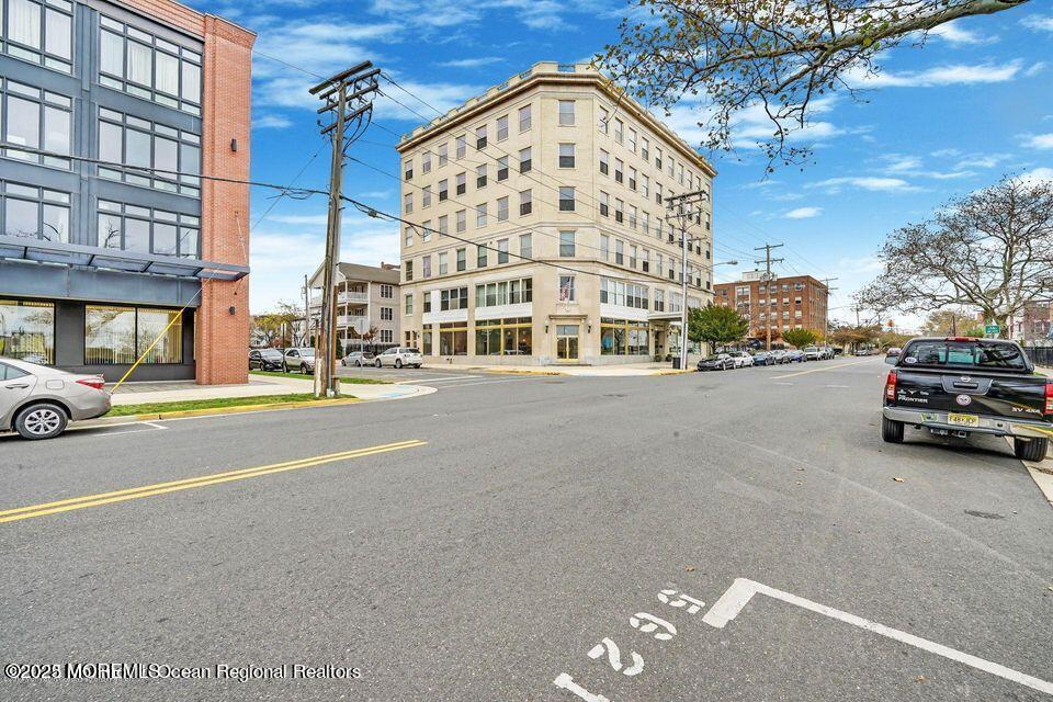 Primary Photo - 501 Grand Ave
