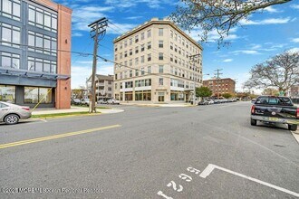 Building Photo - 501 Grand Ave
