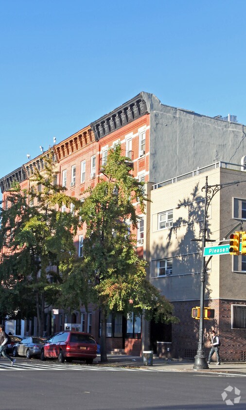 Foto del edificio - 297 Pleasant Ave