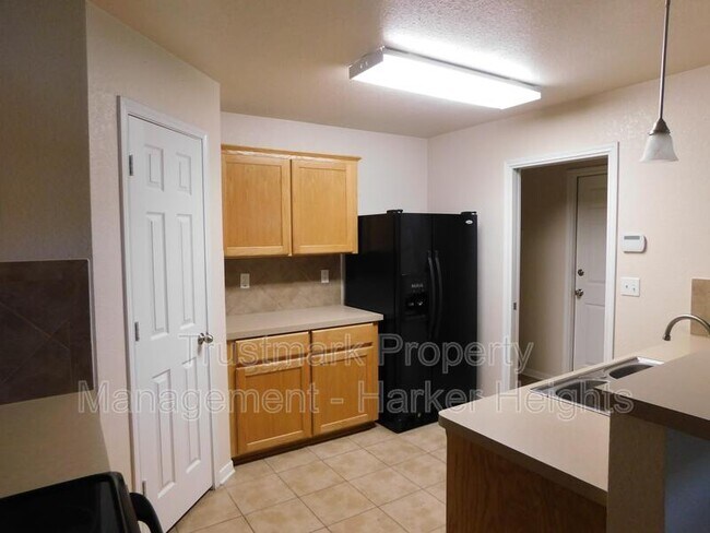 Building Photo - 702 Aries Dr