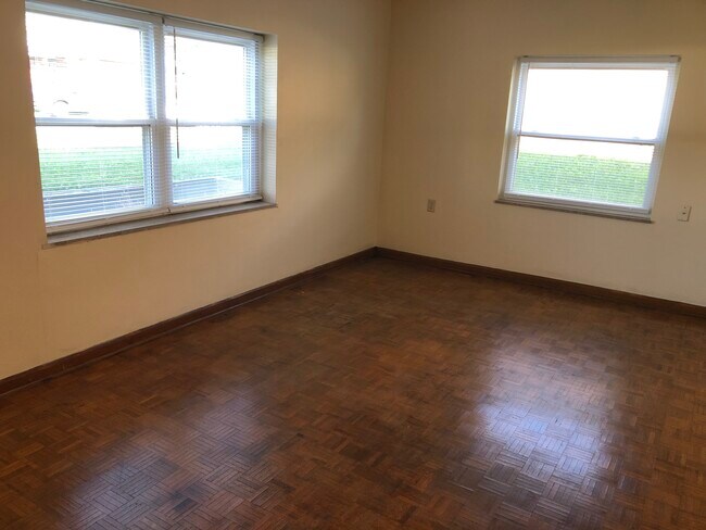 Foto del edificio - 886 Byron Ave