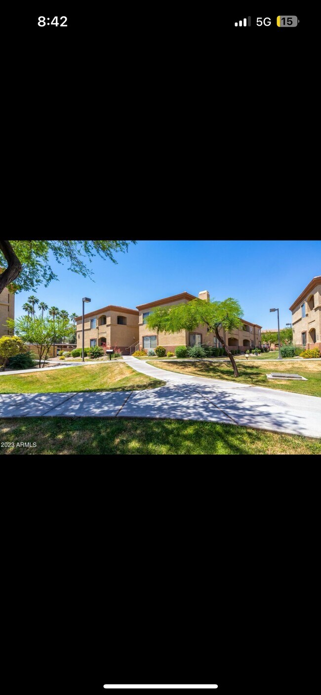 Foto del edificio - 2134 E Broadway Rd