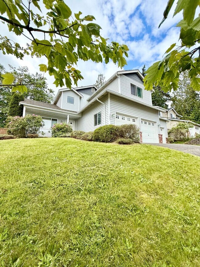 Foto del edificio - 5 Bedroom home in East Bremerton.