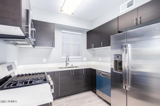 Foto del edificio - 2992 N Miller Rd