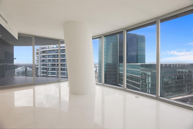 Foto del edificio - 300 Biscayne Blvd Way