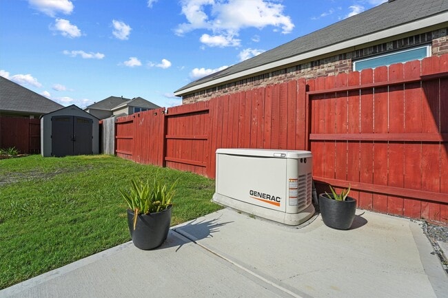 Foto del edificio - 5922 River Timber Trl