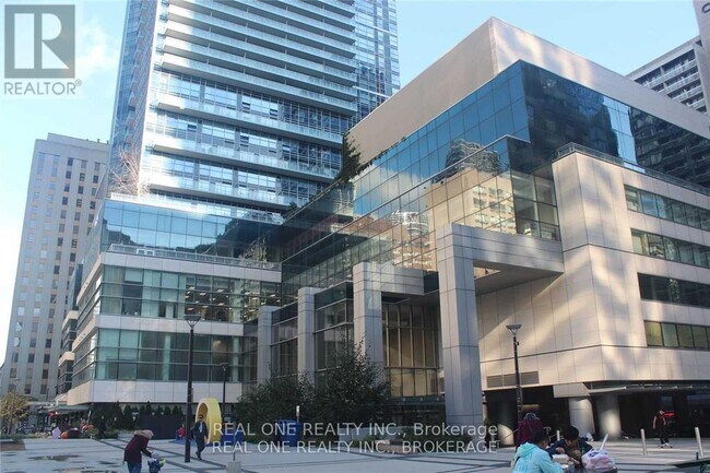 Building Photo - 386-4386 Yonge St
