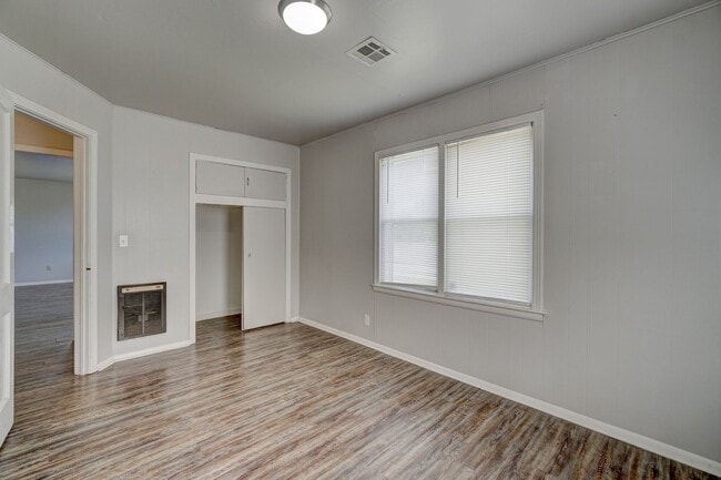 Building Photo - Bethany Rental