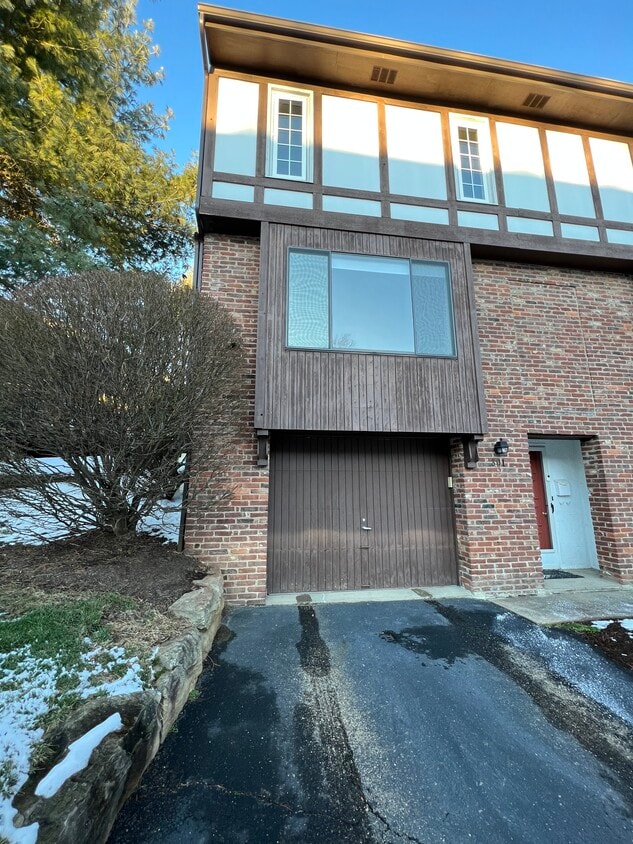 Outside - 301 Woodbridge Dr