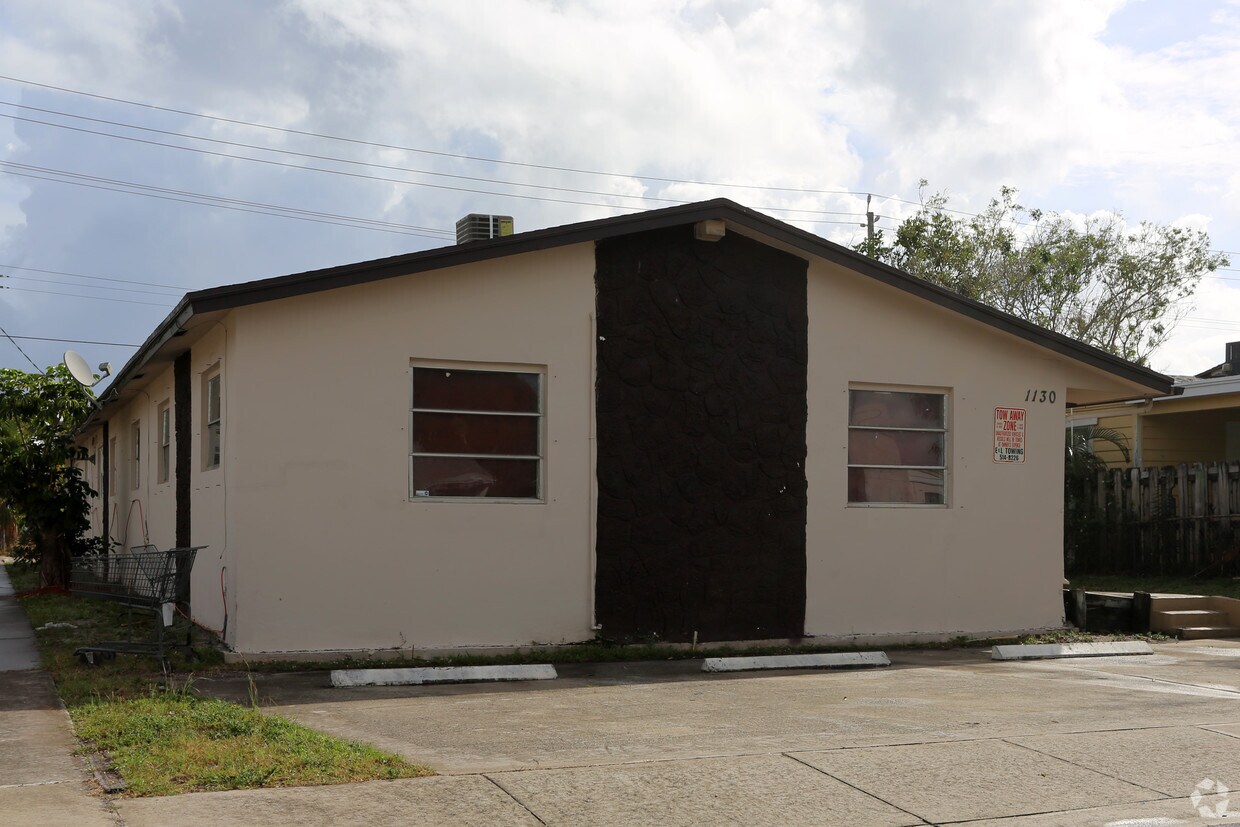 Building Photo - 1130 N F St