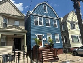 Building Photo - 304 Chapel Ave