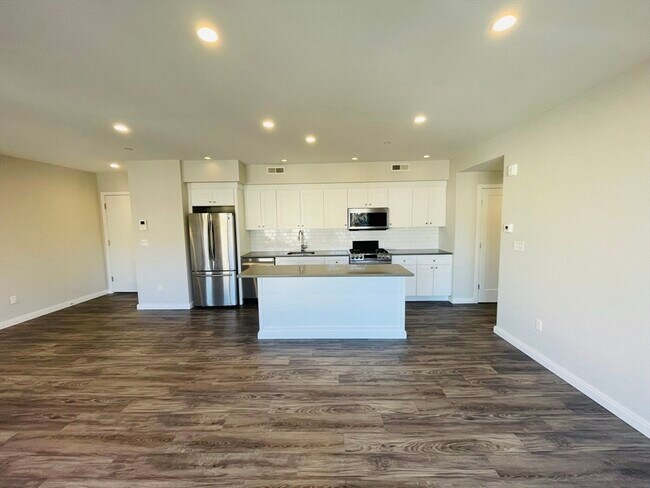 Foto del edificio - 375 Pleasant St