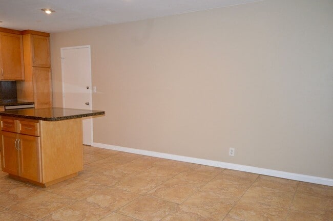 Building Photo - 3 Bedroom East Orange Home