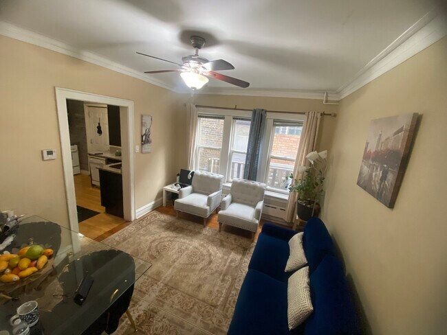 Foto del edificio - 3811 N Western Ave