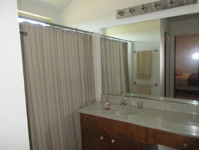 Building Photo - 4042 Laguna Shores Rd