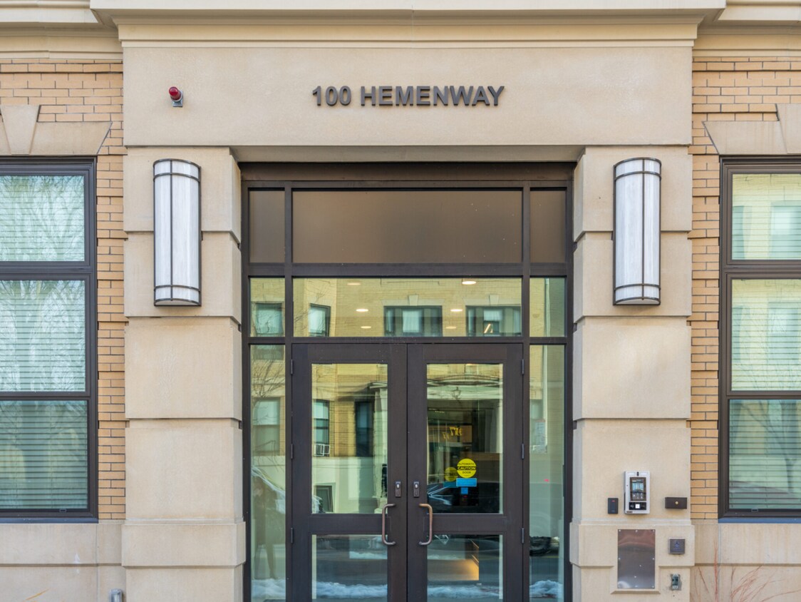 Primary Photo - 102 Hemenway St