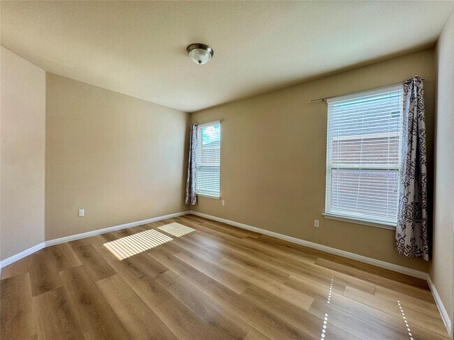 Foto del edificio - 1437 Brooks Way