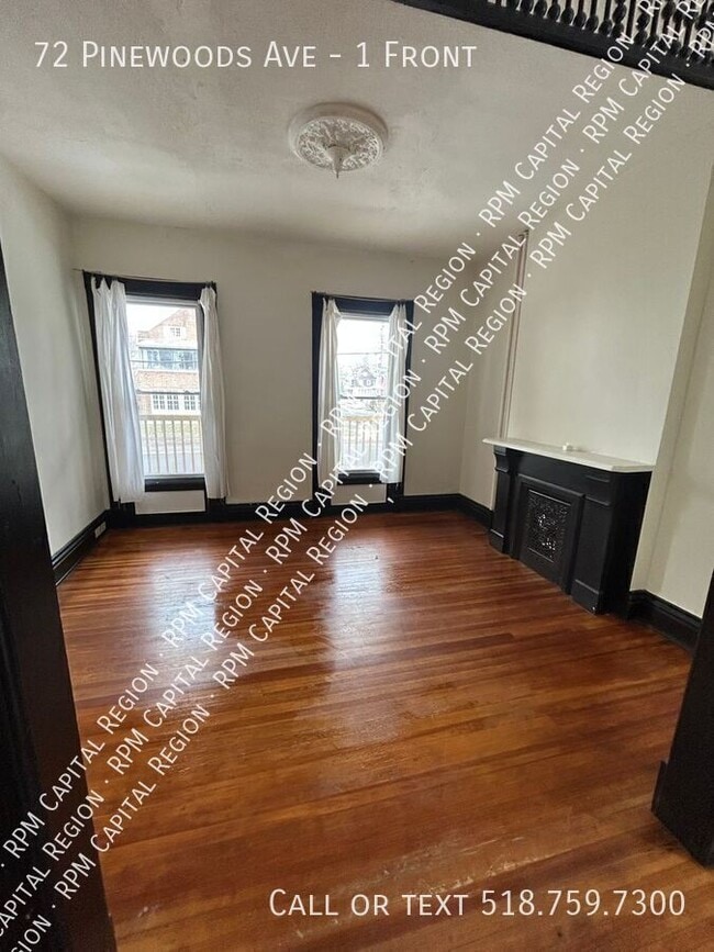 Foto del edificio - 72 Pinewoods Ave