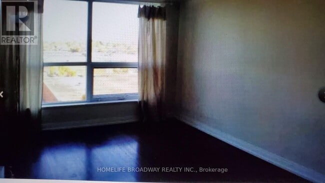 Building Photo - 181 Village Green Square