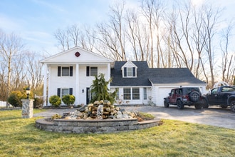 Building Photo - 30 Dumond Pl