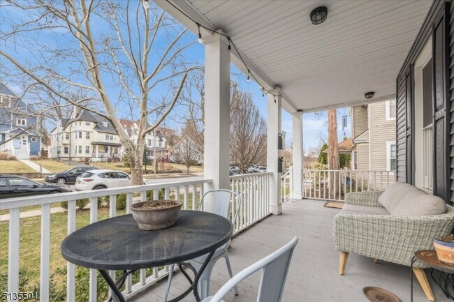 Building Photo - 37 Forest St