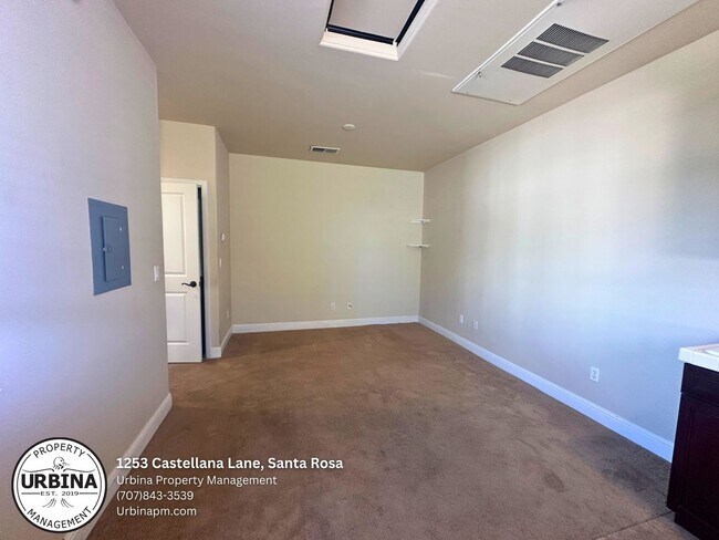 Building Photo - Charming Studio Unit in Santa Rosa