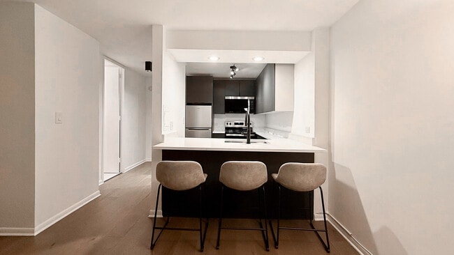 Building Photo - 233 E Erie St