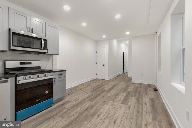 Building Photo - 2938 W Girard Ave