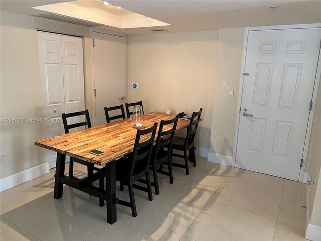 Foto del edificio - 3232 SW 22nd Terrace