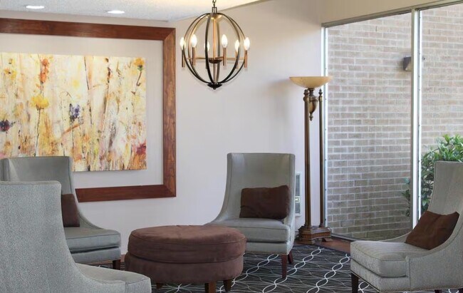 Front Lobby - 100 West Ave