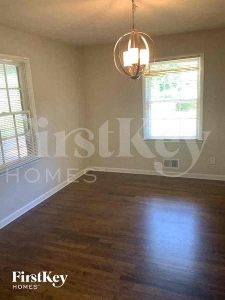 Building Photo - 2700 Flintlock Ln SW