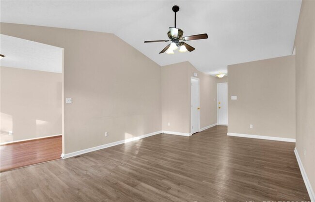 Building Photo - 1332 Oak Knolls Dr