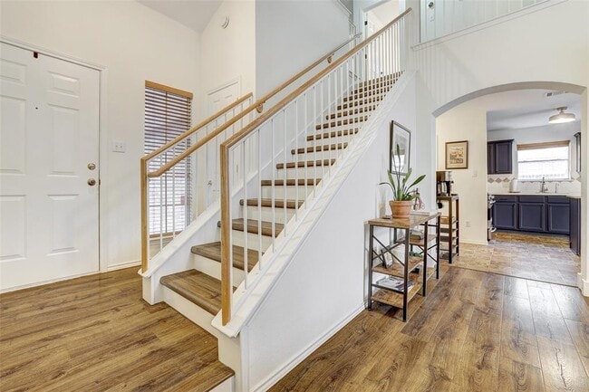 Foto del edificio - 15501 Sarah's Creek Dr