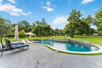 Building Photo - 3819 Emerald Lake Dr