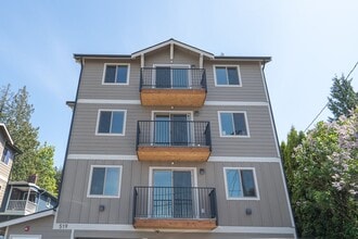 Building Photo - 519 N Forest St