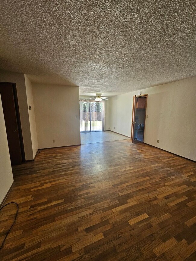 Building Photo - Home in Ideal Location with Large Backyard!