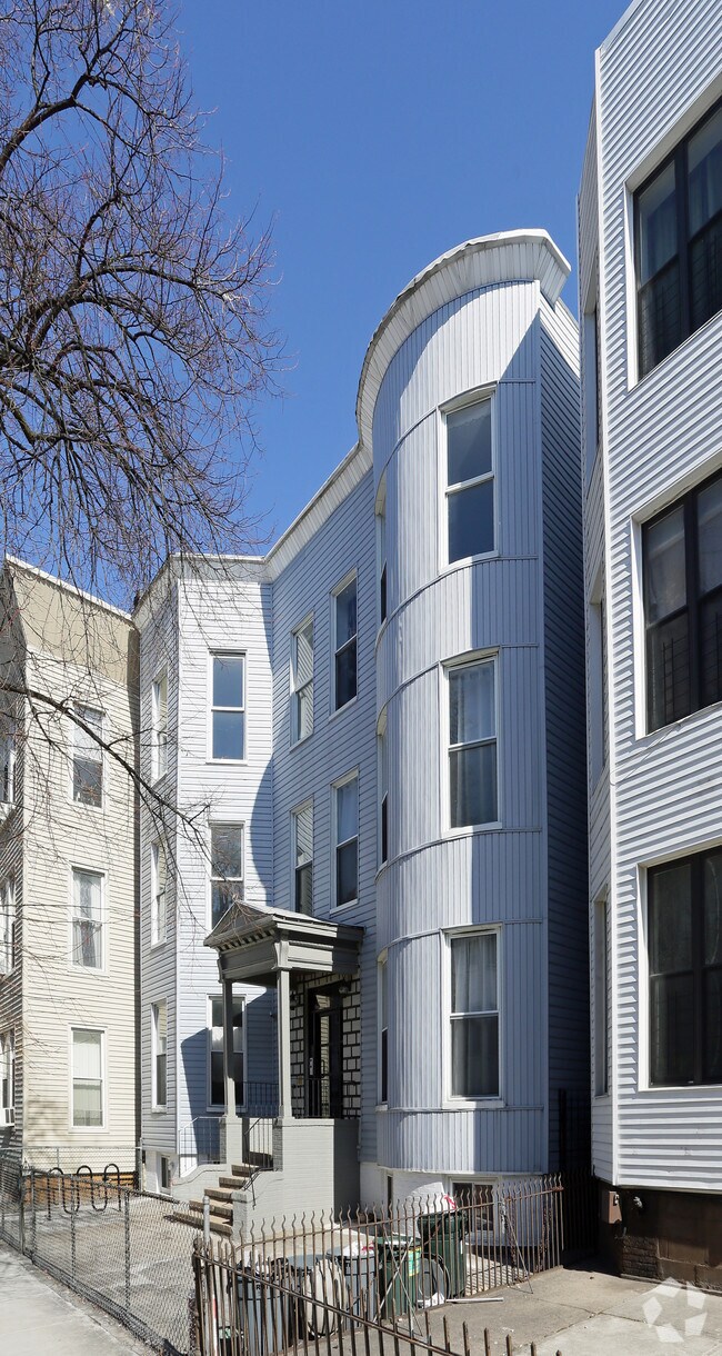 Building Photo - 80 Grove St