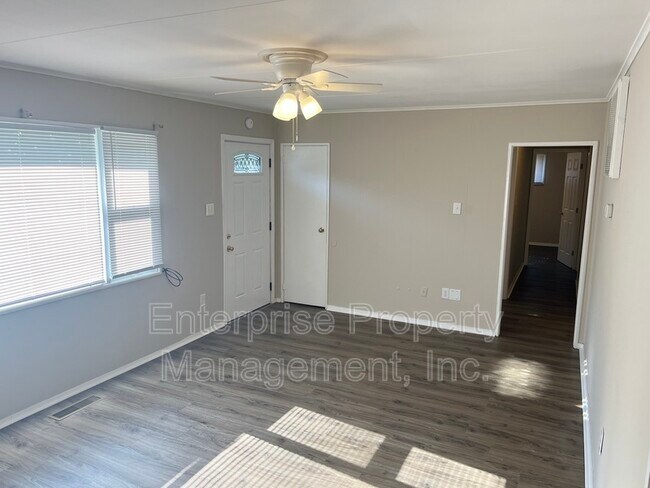 Building Photo - 447 McDermitt Rd