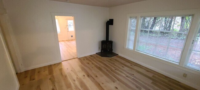 Building Photo - 7611 Bodega Ave