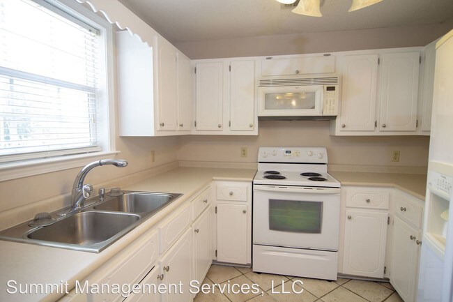 Building Photo - 4 br, 1.5 bath House - 813 Highway 6 West