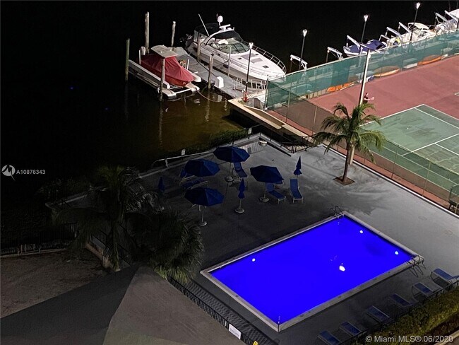 Foto del edificio - 2780 NE 183rd St