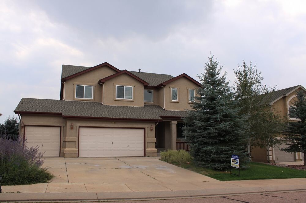Primary Photo - 6 Bed 3.5 Bath Monument Home w/AC