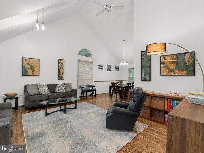 Foto del edificio - 3044 Emerald Chase Dr
