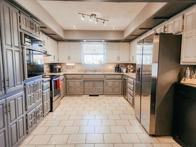 Building Photo - 310 Lacey Dr