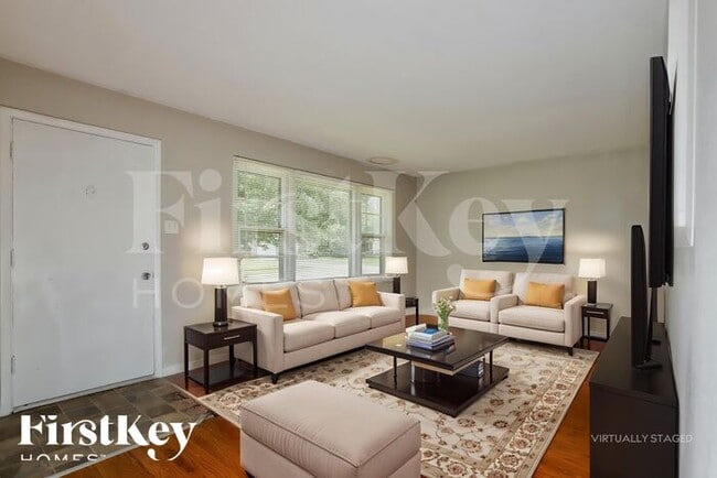 Building Photo - 1355 Del Rey Dr