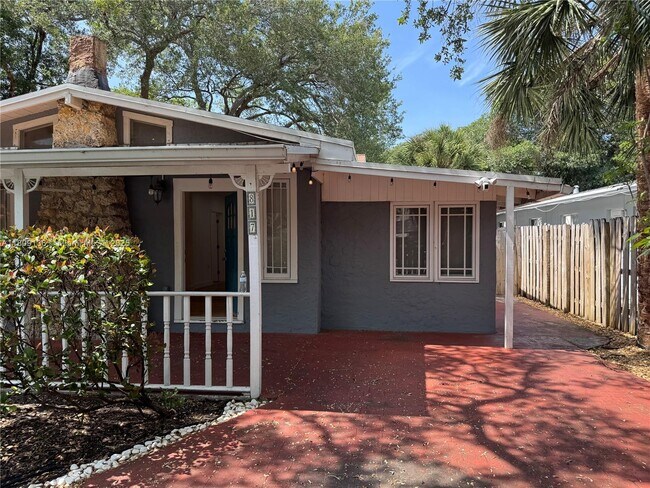 Foto del edificio - 817 SW 4th Ct