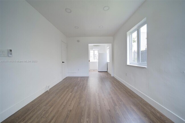 Foto del edificio - 1745 NW 1st Pl
