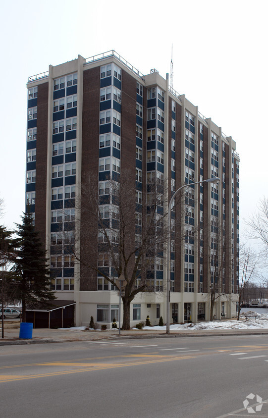 Building Photo - Long Falls Apartments