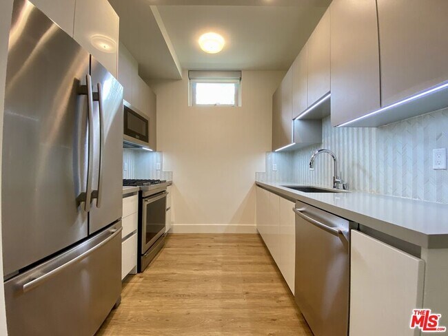 Foto del edificio - 9265 Burton Way